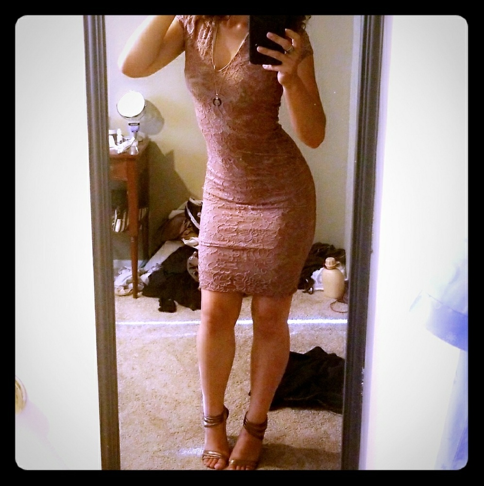 Dusty Pink Lace Bodycon Dress